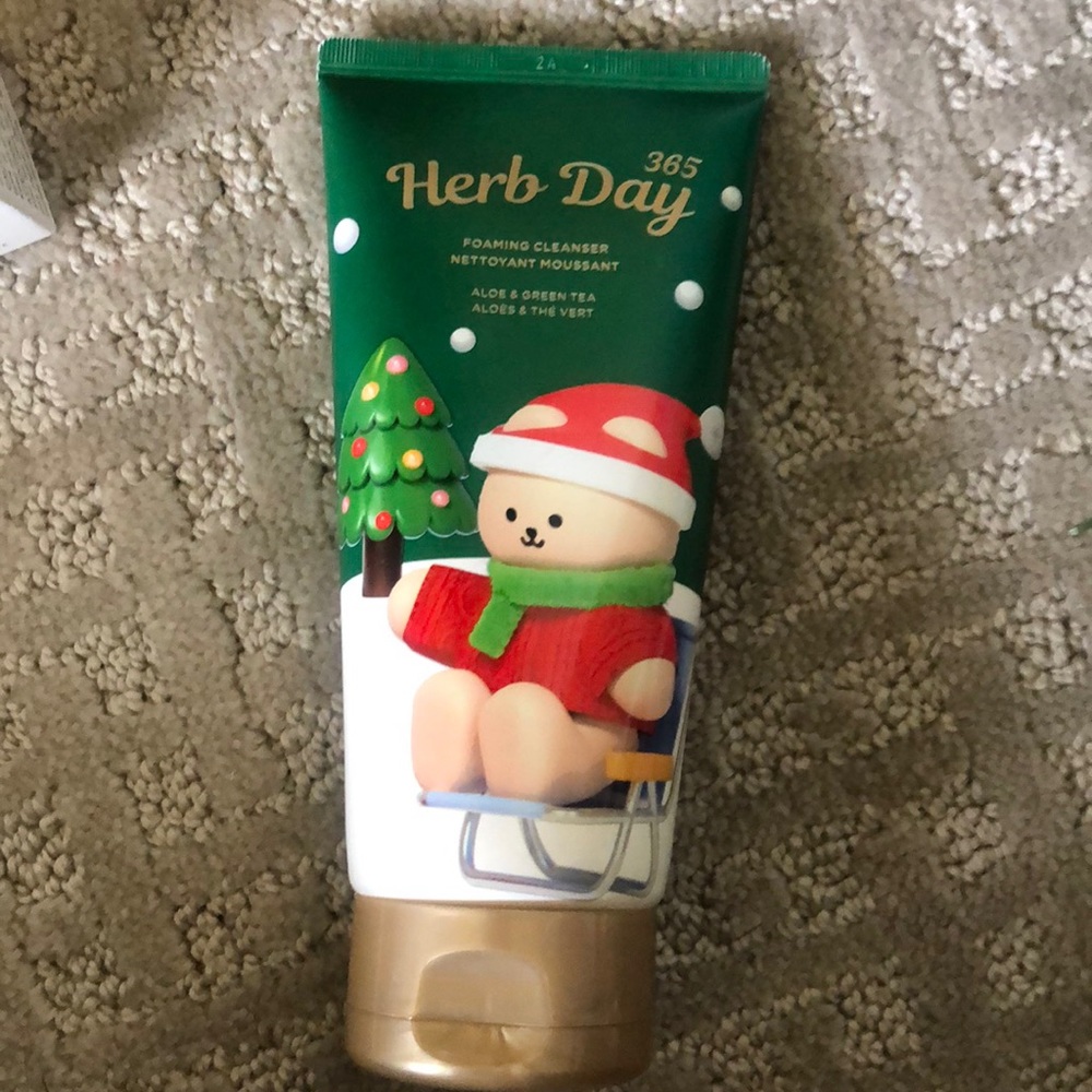 Herb Day 365 by the face shop foaming cleanser 170ml aloe & green tea